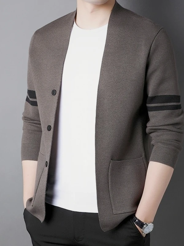 Мужской повседневный вязаный кардиган в полоску, весенне-осенний, новый тренд, приталенный крой, верхняя одежда, повседневный свитер-жакет
Мужской повседневный вязаный кардиган в полоску, весенне-осенний, новый тренд, приталенный крой, верхняя одежда, повседневный свитер-жакет