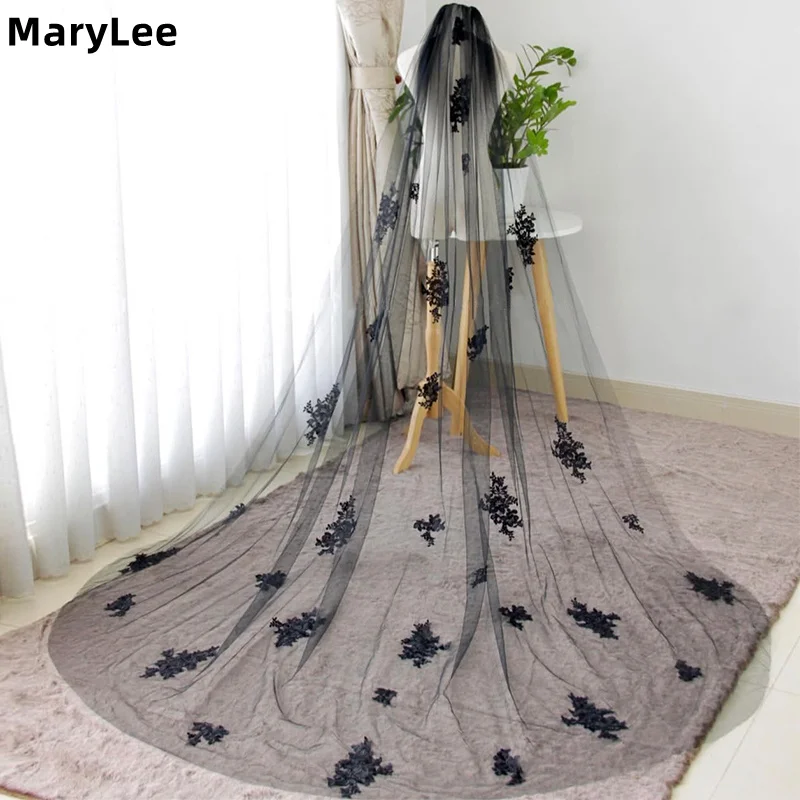 Черная фатиновая фата-катедраль с россыпью кружевных аппликаций, однослойная, длинная, в готическом стиле, 3м*1.5м, свадебная фата на заказ
Черная фатиновая фата-катедраль с россыпью кружевных аппликаций, однослойная, длинная, в готическом стиле, 3м*1.5м, свадебная фата на заказ