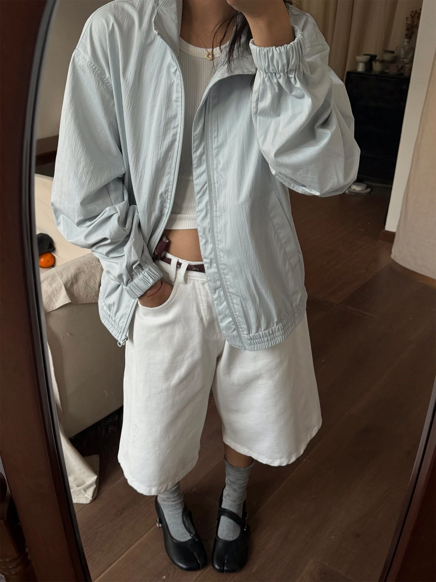 NIDEBLA Легкая женская куртка свободного кроя в корейском стиле с текстурой, для активного отдыха, с защитой от УФ-излучения, воротник-стойка, короткое пальто
NIDEBLA Легкая женская куртка свободного кроя в корейском стиле с текстурой, для активного отдыха, с защитой от УФ-излучения, воротник-стойка, короткое пальто