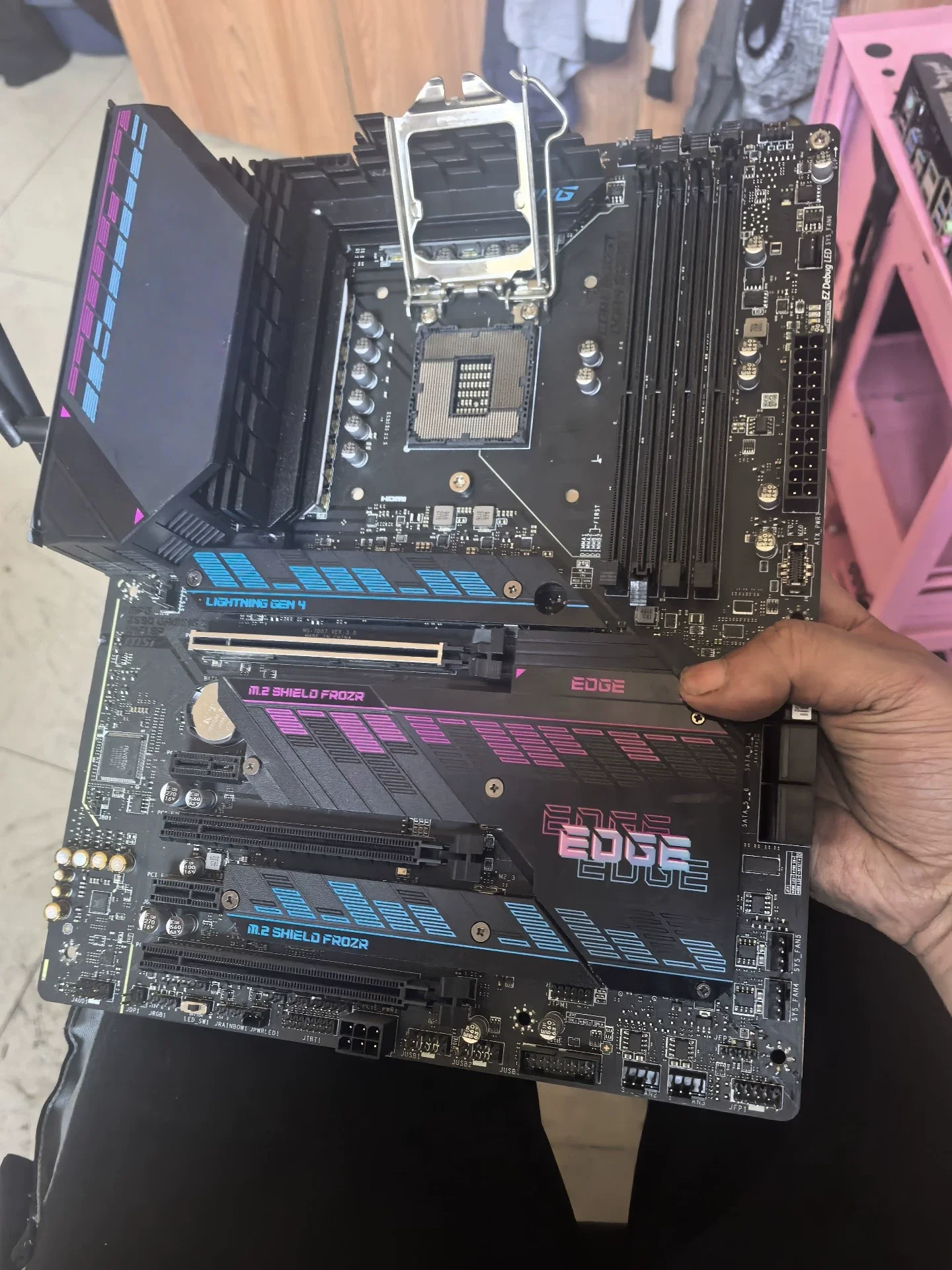 Suitable For MSI MPG Z590 GAMING EDGE WIFI Desktop Motherboard LGA 1200 DDR4 ATX Z590 Mainboard 100% Tested OK Fully Work
Suitable For MSI MPG Z590 GAMING EDGE WIFI Desktop Motherboard LGA 1200 DDR4 ATX Z590 Mainboard 100% Tested OK Fully Work