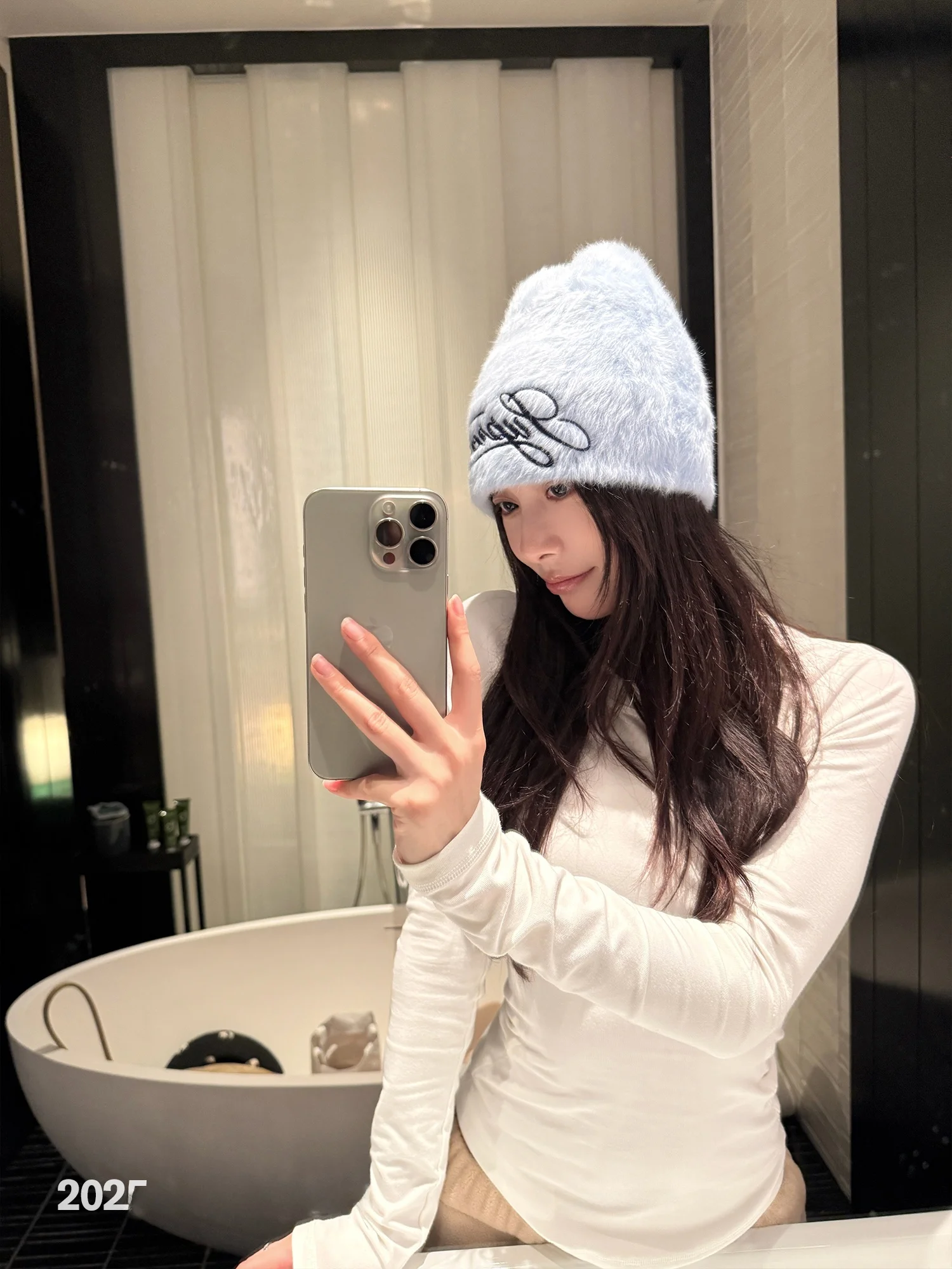 Женская облегающая футболка с круглым вырезом и длинным рукавом, повседневная базовая модель для ношения под одеждой, SUONE, новая коллекция Осень-Зима 2025
Женская облегающая футболка с круглым вырезом и длинным рукавом, повседневная базовая модель для ношения под одеждой, SUONE, новая коллекция Осень-Зима 2025