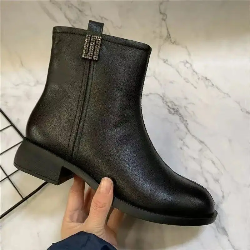 Vintage Black Leather Boots Winter Woman 2025 Fur Booties Fashion Pointed Toe Shoes Ladies Zip Platform Boot Female
Vintage Black Leather Boots Winter Woman 2025 Fur Booties Fashion Pointed Toe Shoes Ladies Zip Platform Boot Female