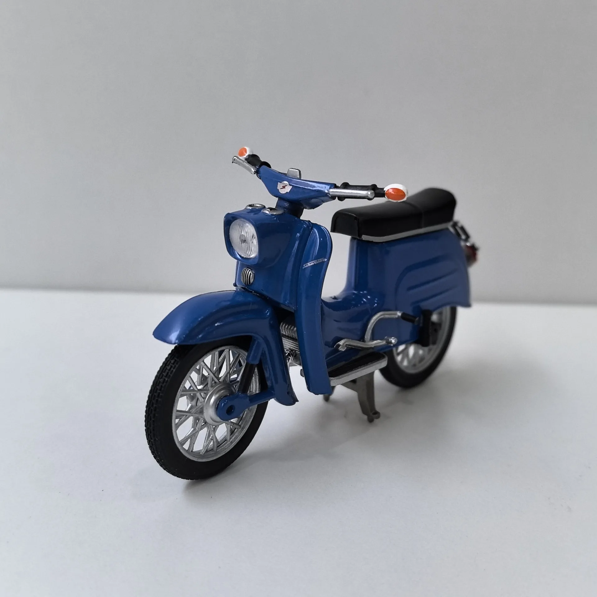 Diecast IXO 1/24 Scale SIMSON Schwalbe Alloy Car Model Collectible Toy Gift Souvenir Display Ornament
Diecast IXO 1/24 Scale SIMSON Schwalbe Alloy Car Model Collectible Toy Gift Souvenir Display Ornament