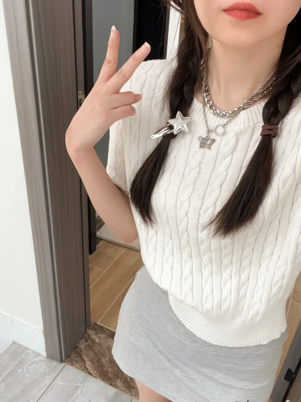 Retro Twist ort Sve Knitted Top Summer Korean Sle round Ne Waist Cinching Slimming Base Layer Women's Faion
Retro Twist ort Sve Knitted Top Summer Korean Sle round Ne Waist Cinching Slimming Base Layer Women's Faion