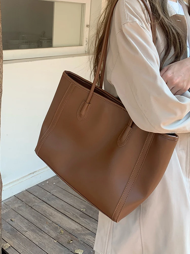 2025 Autumn/Winter New Vintage Bag Large Capacity Shoulder Bag Underarm Bag Casual Women's Daily Commuter Bag
2025 Autumn/Winter New Vintage Bag Large Capacity Shoulder Bag Underarm Bag Casual Women's Daily Commuter Bag