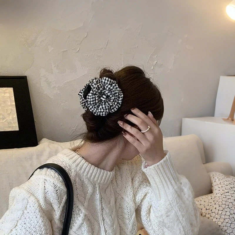 Luxury Houndstooth Flower Hair Claw, Elegant Temperament Clip, Full Back Head Shaping, Casual All-match Accessory for Girls
Luxury Houndstooth Flower Hair Claw, Elegant Temperament Clip, Full Back Head Shaping, Casual All-match Accessory for Girls