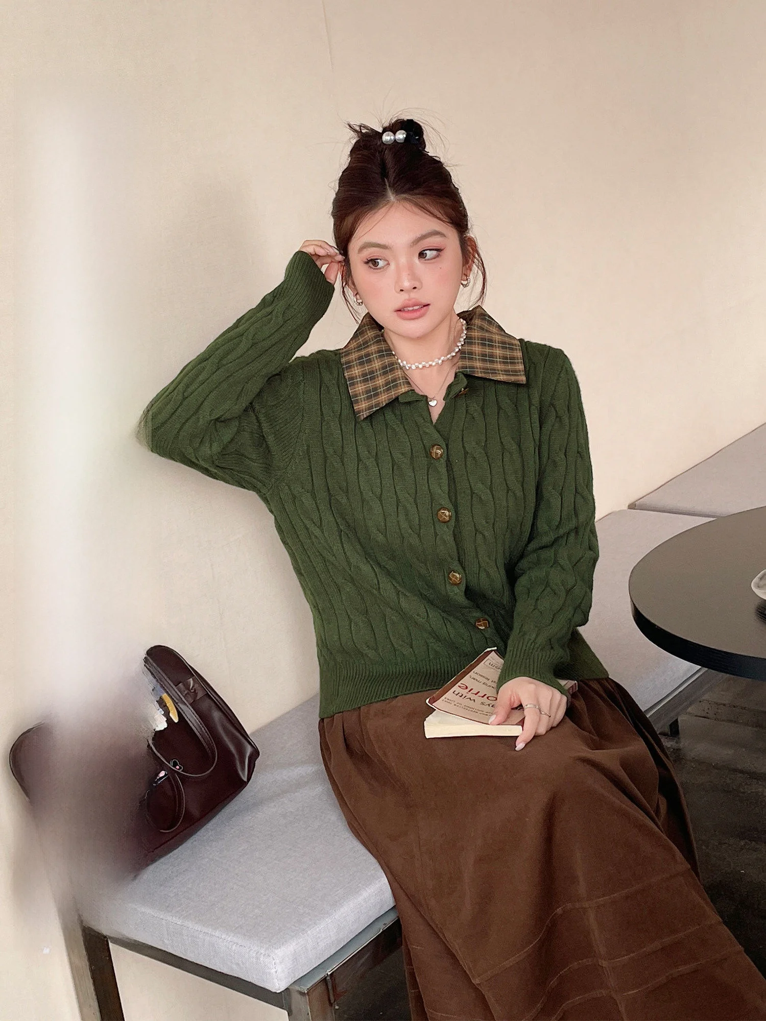 Уникальный красивый вязаный свитер в клетку для женщин, осенне-зимний, больших размеров, стройнящий, вязаный топ для полных женщин
Уникальный красивый вязаный свитер в клетку для женщин, осенне-зимний, больших размеров, стройнящий, вязаный топ для полных женщин