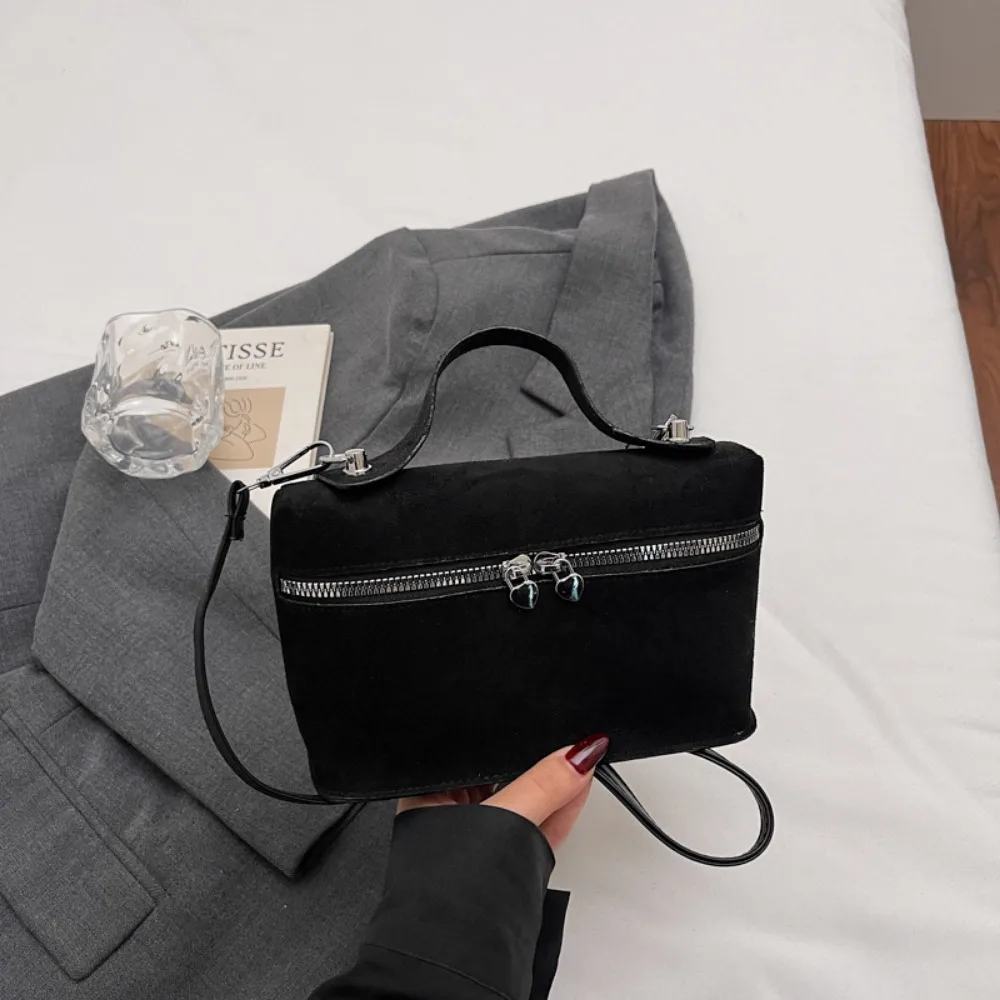Retro Autumn Winter Matte Crossbody Bag Suede Box Design Shoulder Bag Pure Color Textured Evening Bags Women Handle Bag
Retro Autumn Winter Matte Crossbody Bag Suede Box Design Shoulder Bag Pure Color Textured Evening Bags Women Handle Bag