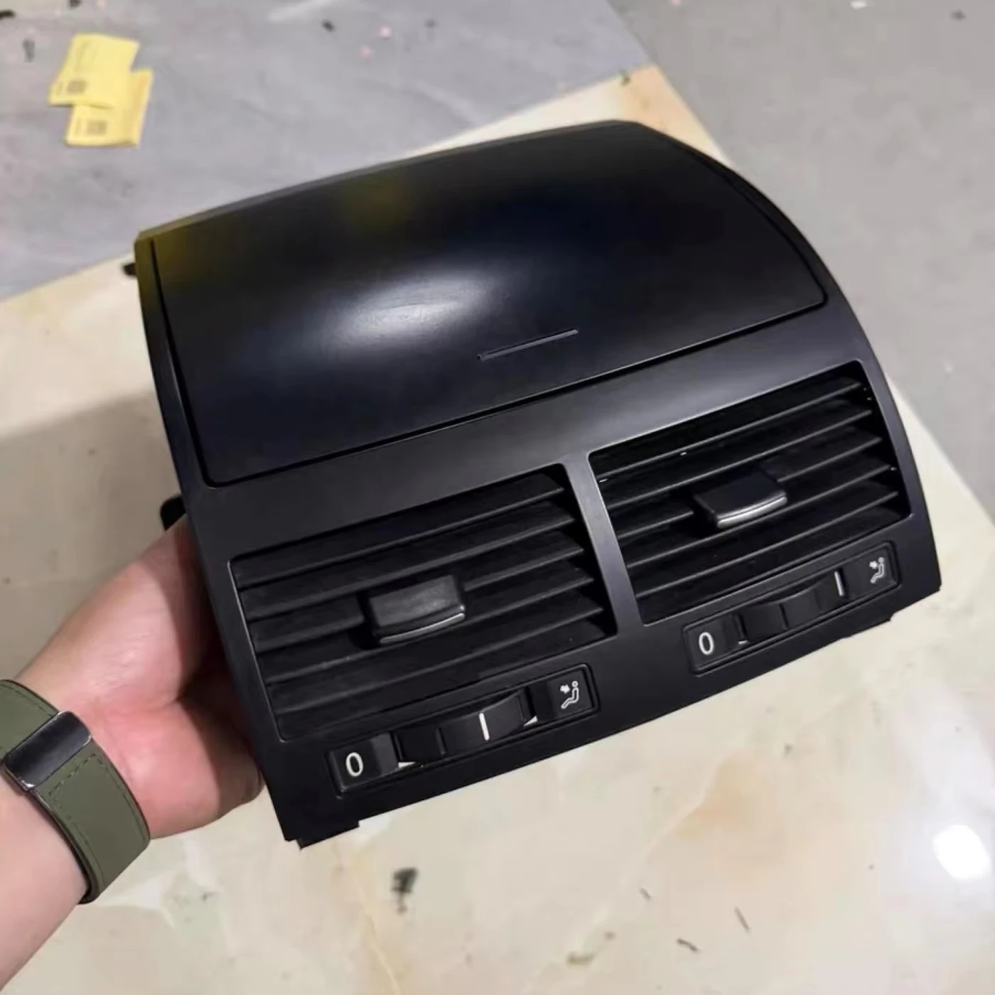Original Imported Dismantling Middle Dashboard Air Vent For VW Touareg 2003-2010
Original Imported Dismantling Middle Dashboard Air Vent For VW Touareg 2003-2010