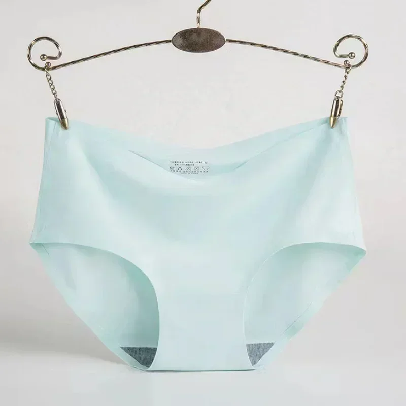 Women's Ice Silk Mid-Rise Briefs - Seamless Soft Cooling Underwear, Breathable Anti-Chafing for Daily Comfort
Women's Ice Silk Mid-Rise Briefs - Seamless Soft Cooling Underwear, Breathable Anti-Chafing for Daily Comfort
