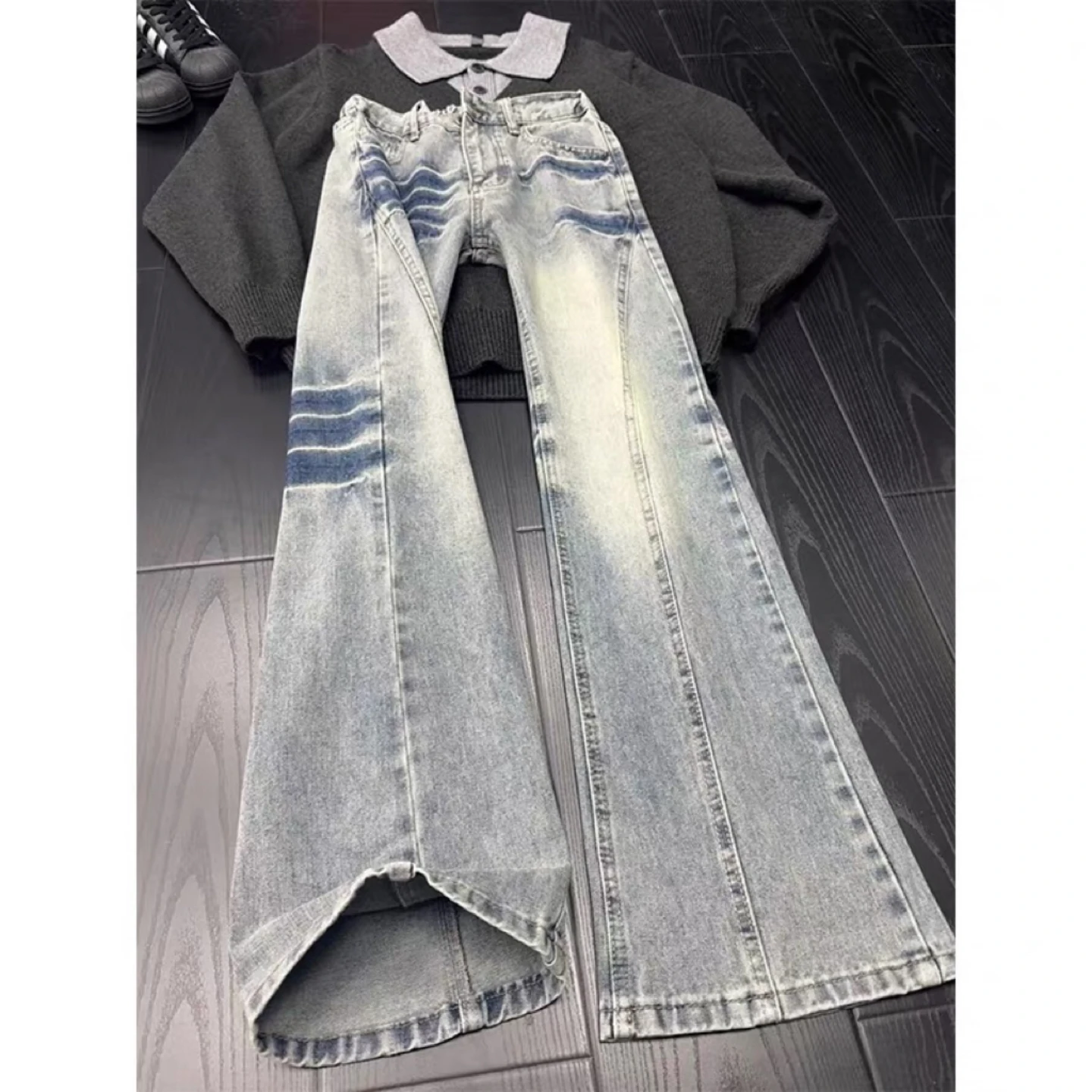 Американские ретро-джинсы с диагональным кроем для мужчин и женщин, весенне-осенние, с принтом в виде молнии, прямые, в стиле High Street, облегающие, расклешенные брюки
Американские ретро-джинсы с диагональным кроем для мужчин и женщин, весенне-осенние, с принтом в виде молнии, прямые, в стиле High Street, облегающие, расклешенные брюки