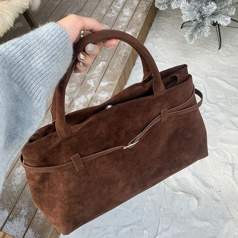 Autumn Winter Vintage Scrub Faux Suede Handbag for Women 2025 Trend Large Capacity Female Daliy Commuter Bag Bolsa Feminina
Autumn Winter Vintage Scrub Faux Suede Handbag for Women 2025 Trend Large Capacity Female Daliy Commuter Bag Bolsa Feminina