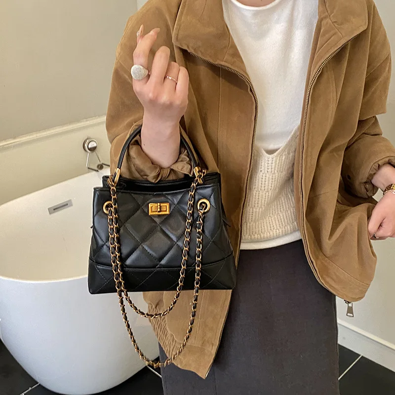 2025 New Vintage Women's Tote Bag, Genuine Leather Large Capacity Multi-way Shoulder Crossbody Purse, Retro Chic Work Bag
2025 New Vintage Women's Tote Bag, Genuine Leather Large Capacity Multi-way Shoulder Crossbody Purse, Retro Chic Work Bag