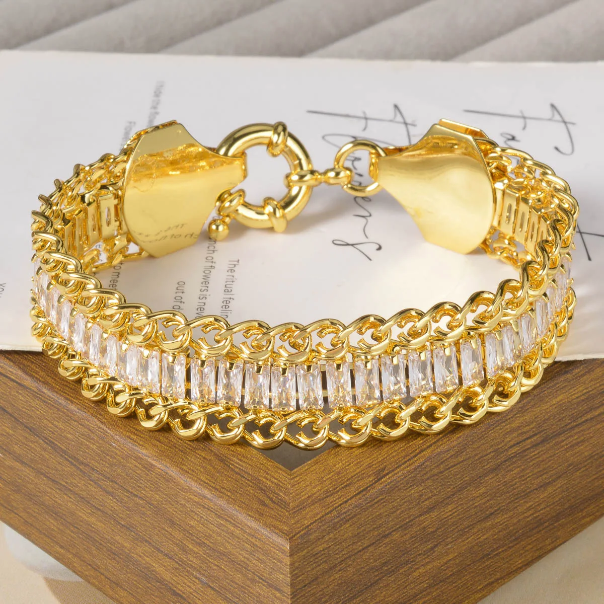 New French Dubai Fashion 24K Gold Plated Bracelet Exquisite Engagement Party Jewelry for Lovers
New French Dubai Fashion 24K Gold Plated Bracelet Exquisite Engagement Party Jewelry for Lovers