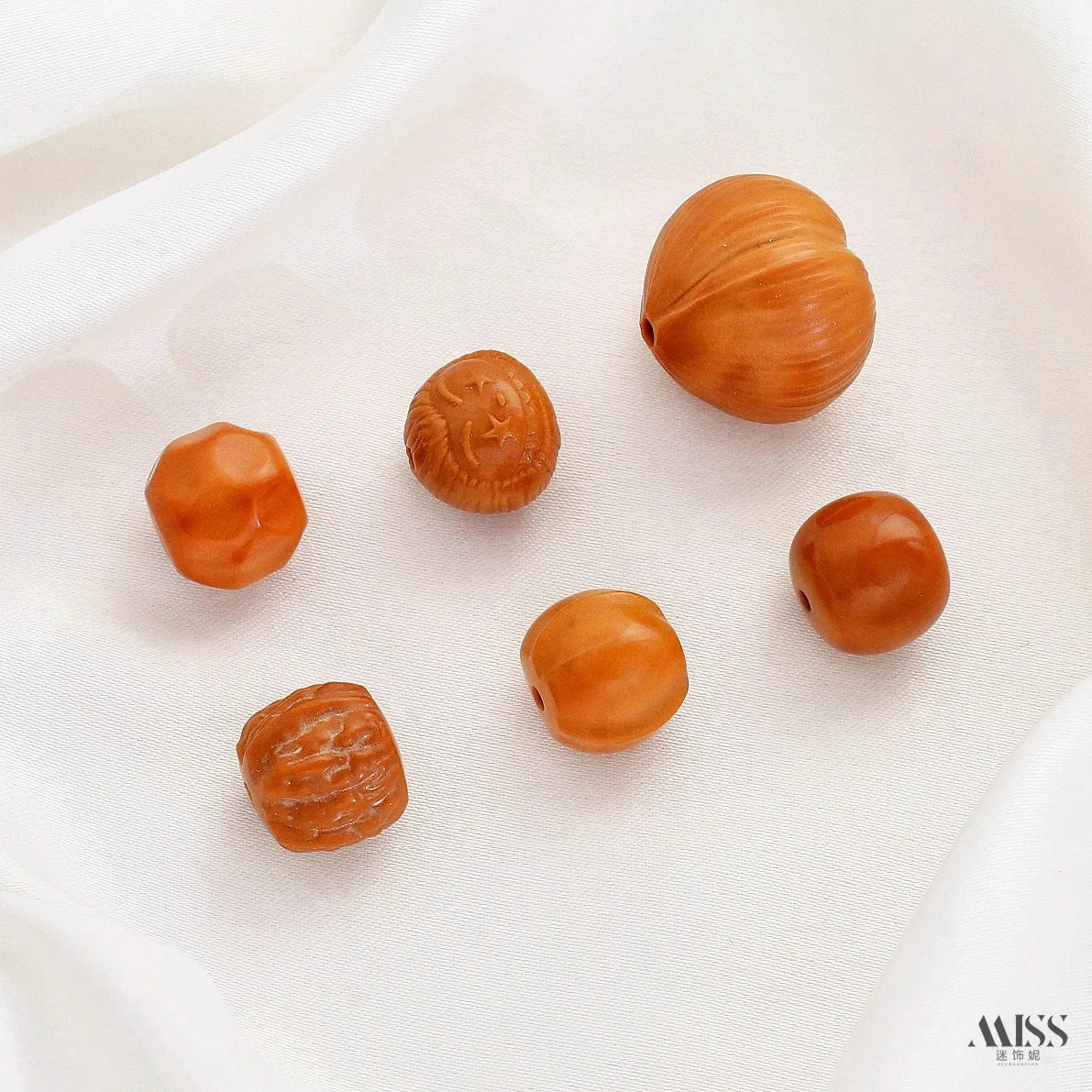 Carved Natural Bodhi Monkey Head Beads, Shark Fin Barrel Beads, Peach & Heart Spacer Beads, DIY Wenwan Bracelet Accessories
Carved Natural Bodhi Monkey Head Beads, Shark Fin Barrel Beads, Peach & Heart Spacer Beads, DIY Wenwan Bracelet Accessories