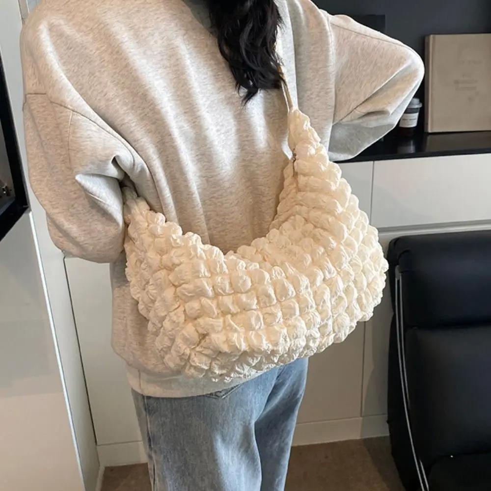 Shoulder Bag Pleated Bubble Crossbody Bag Dumplings Bag Large Capacity Light Weight Tote Bag Korean Style Plaid Fold Cloud Bag
Shoulder Bag Pleated Bubble Crossbody Bag Dumplings Bag Large Capacity Light Weight Tote Bag Korean Style Plaid Fold Cloud Bag