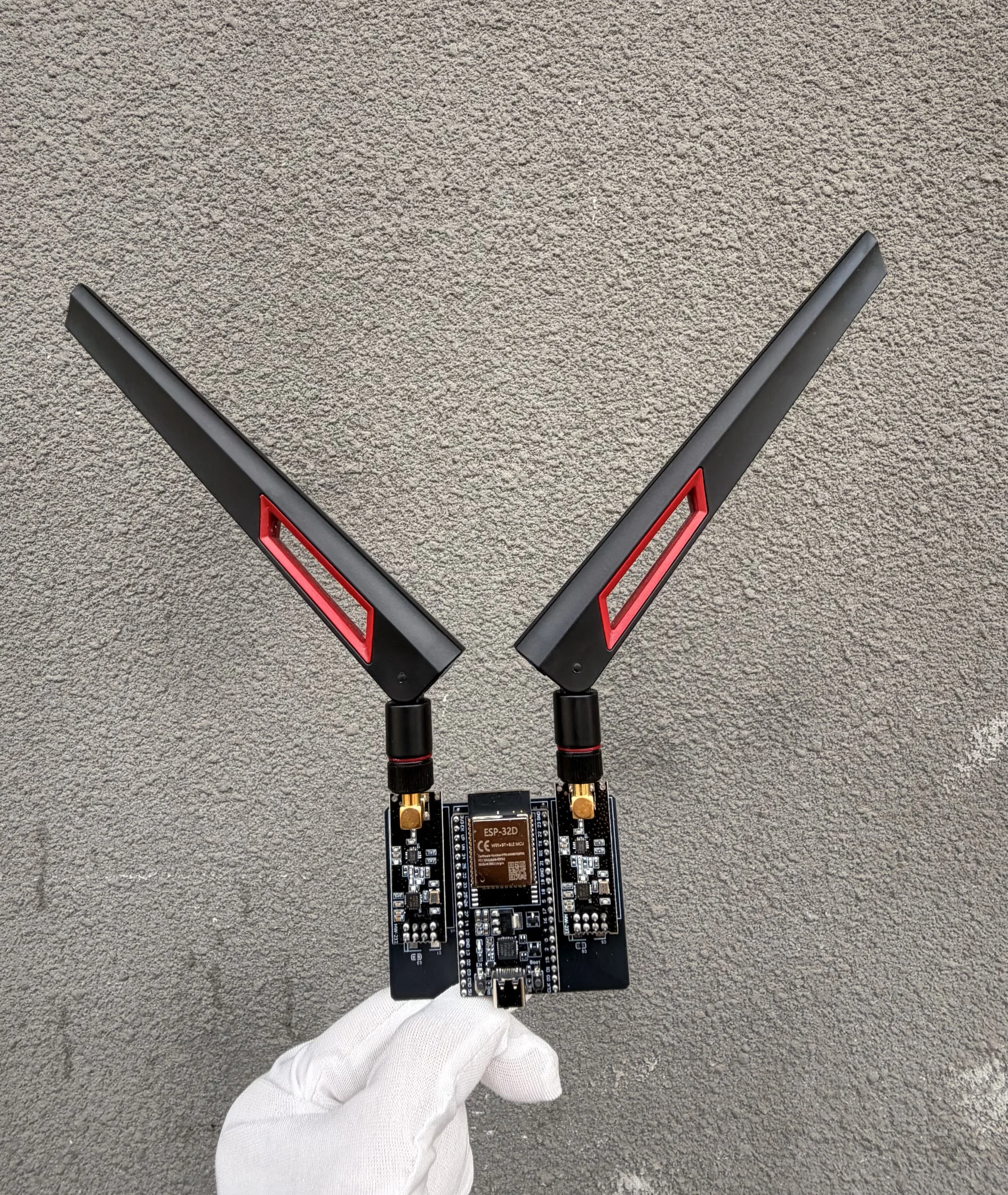 Dual Mode WiFi Bluetooth ESP32 Board NRF24L01 RF Transmitter Receiver Development Kit
Dual Mode WiFi Bluetooth ESP32 Board NRF24L01 RF Transmitter Receiver Development Kit