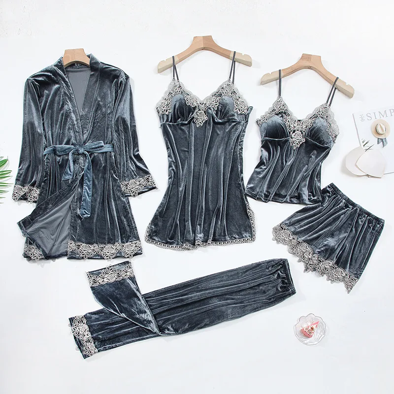 Golden Velvet Sleepwear Women's Autumn/Winter New Sexy Strap Robe Five Piece Set with Chest Cushion Long Sleeve Home Clothes Set
Golden Velvet Sleepwear Women's Autumn/Winter New Sexy Strap Robe Five Piece Set with Chest Cushion Long Sleeve Home Clothes Set