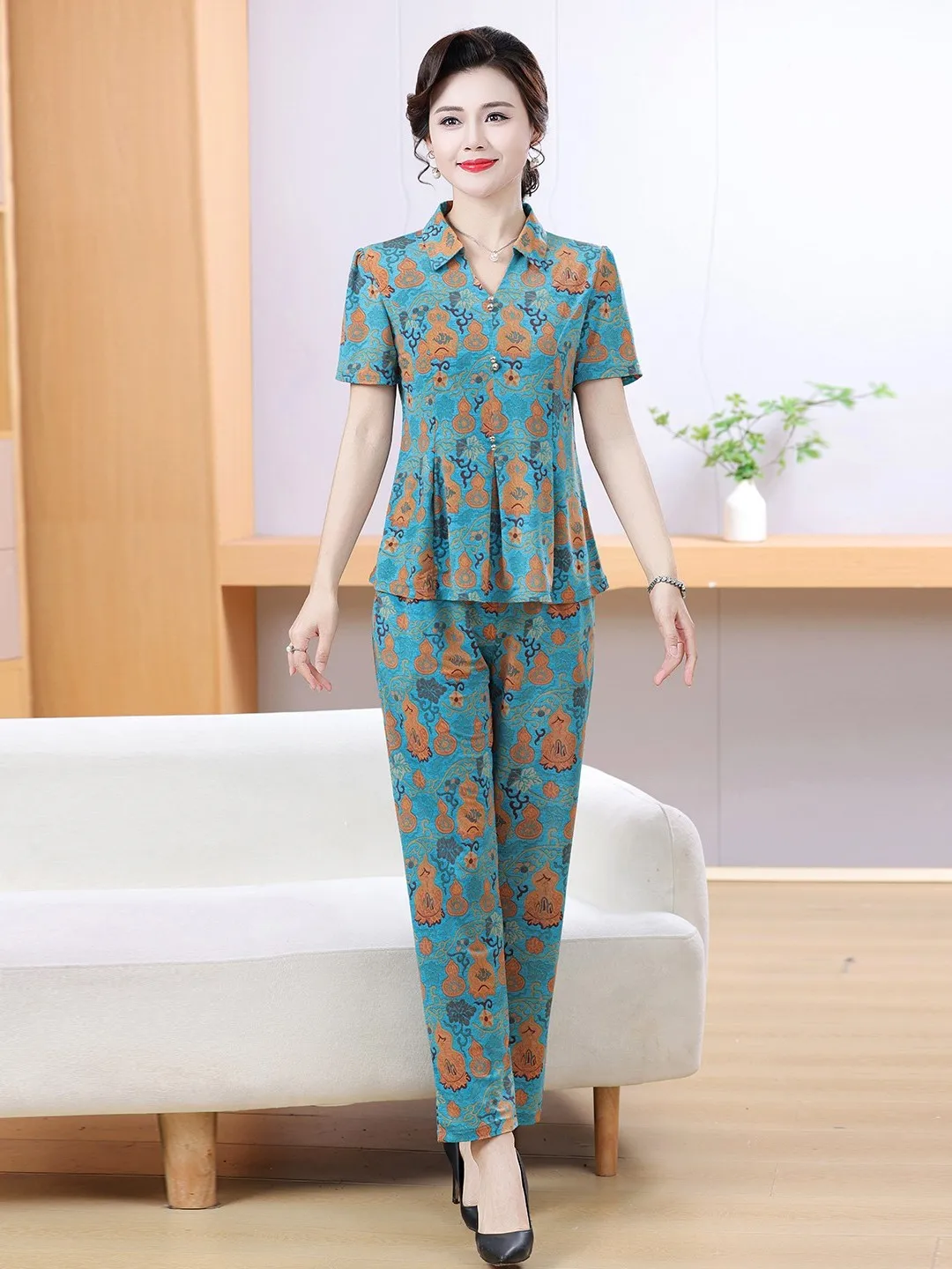 Slim Fit Short Sleeve T-Shirt Mommy Style Two Piece Set Elegant Collared Top And Pants for Middle Aged And Elderly Women
Slim Fit Short Sleeve T-Shirt Mommy Style Two Piece Set Elegant Collared Top And Pants for Middle Aged And Elderly Women