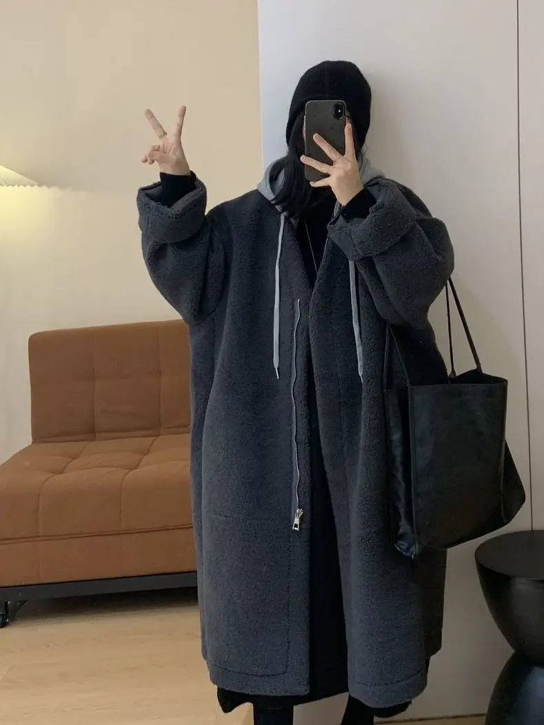 plus Size Winter Jacket 2300 Pounds Lazy Style Slimming Zipper Splicing Lamb Velvet Long Coat Women's Loose Fit Warm Outerwear
plus Size Winter Jacket 2300 Pounds Lazy Style Slimming Zipper Splicing Lamb Velvet Long Coat Women's Loose Fit Warm Outerwear