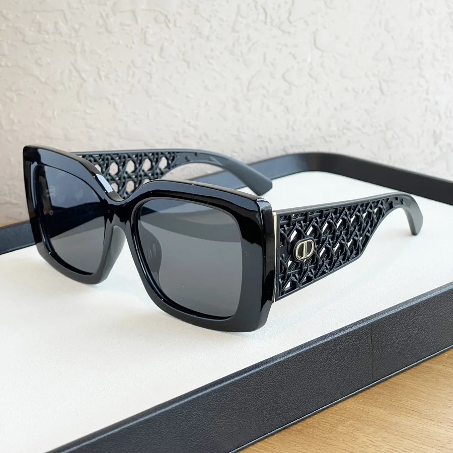 Fashion Designer's New Square Frame Polarized Women's Sunglasses, A Must-have Item for Celebrities with Simple Lines UV400
Fashion Designer's New Square Frame Polarized Women's Sunglasses, A Must-have Item for Celebrities with Simple Lines UV400