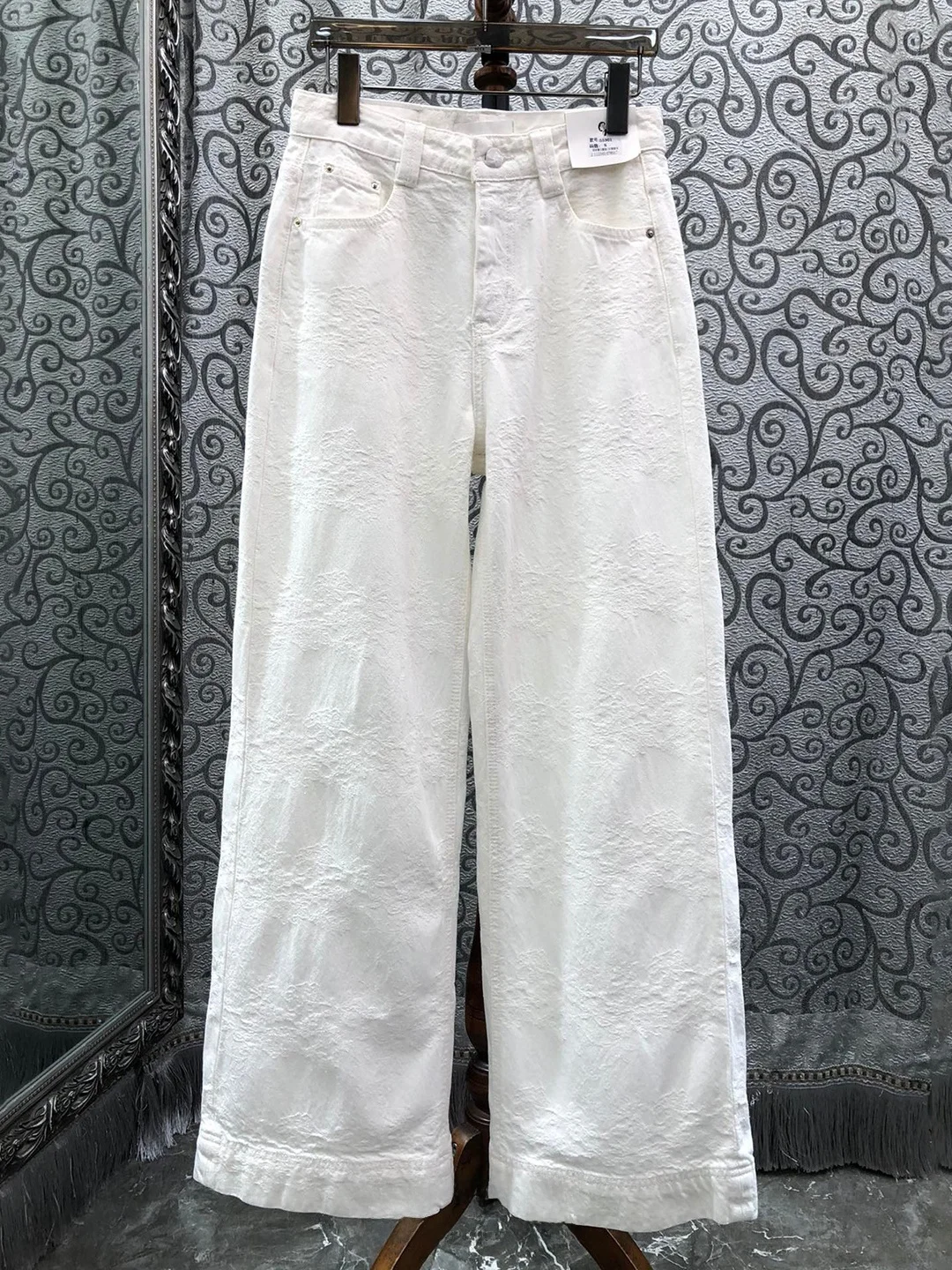 Fashionable Pure Color Embroidered Pleated Straight Loose Jeans Milan Small Town South Oil Simple Style Women's Jeans
Fashionable Pure Color Embroidered Pleated Straight Loose Jeans Milan Small Town South Oil Simple Style Women's Jeans