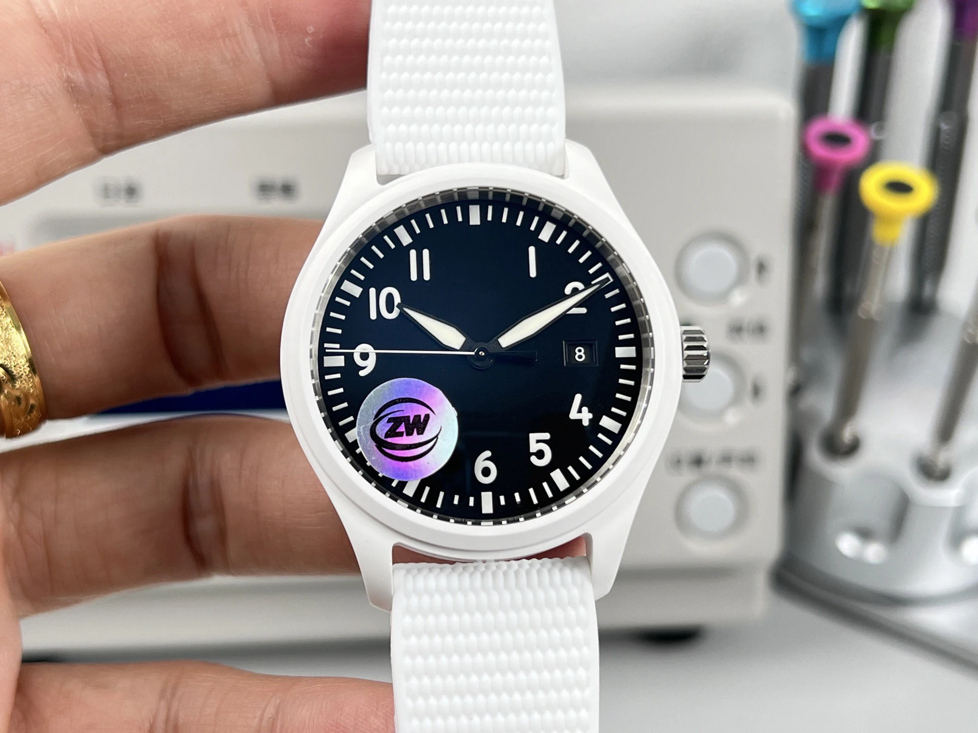 Customized watch, 41mm, sapphire glass mirror, custom integrated movement, canvas strap
Customized watch, 41mm, sapphire glass mirror, custom integrated movement, canvas strap