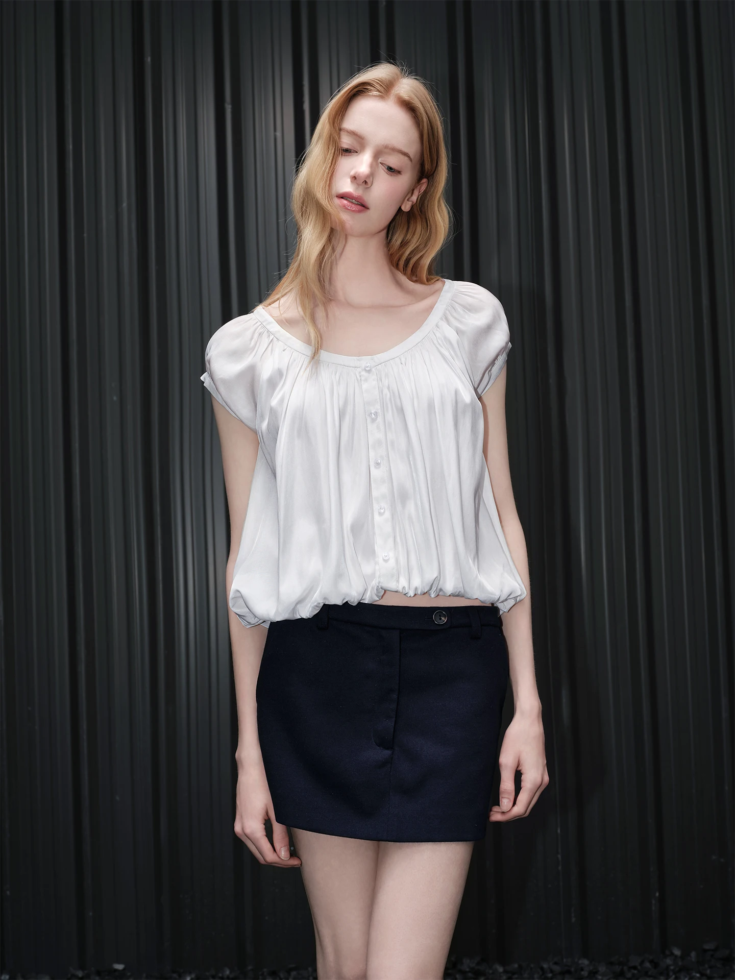 Huiqing Women's Shirt U-Neck Top Beige Summer 2026 Street Style Bubble Sleeve Short Length Pure Color Breathable Skin-Friendly
Huiqing Women's Shirt U-Neck Top Beige Summer 2026 Street Style Bubble Sleeve Short Length Pure Color Breathable Skin-Friendly