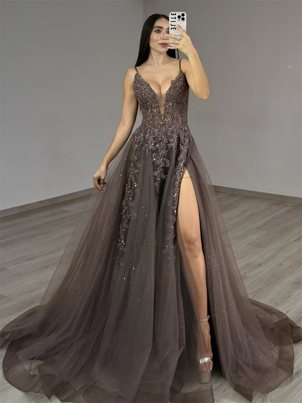 EGS Customized A-Line Deep V-Neck Sequinned Appliques Prom Dress Sleeveless vestidos de noche Side High Split Formal Evening
EGS Customized A-Line Deep V-Neck Sequinned Appliques Prom Dress Sleeveless vestidos de noche Side High Split Formal Evening