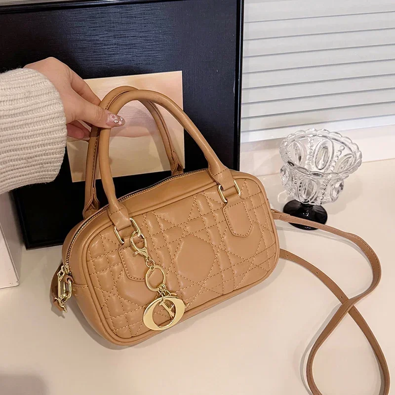 Premium Leather Tote Bag For Women Stylish Designer Shoulder Handbag Ladies Crossbody Purse Elegant & Durable
Premium Leather Tote Bag For Women Stylish Designer Shoulder Handbag Ladies Crossbody Purse Elegant & Durable
