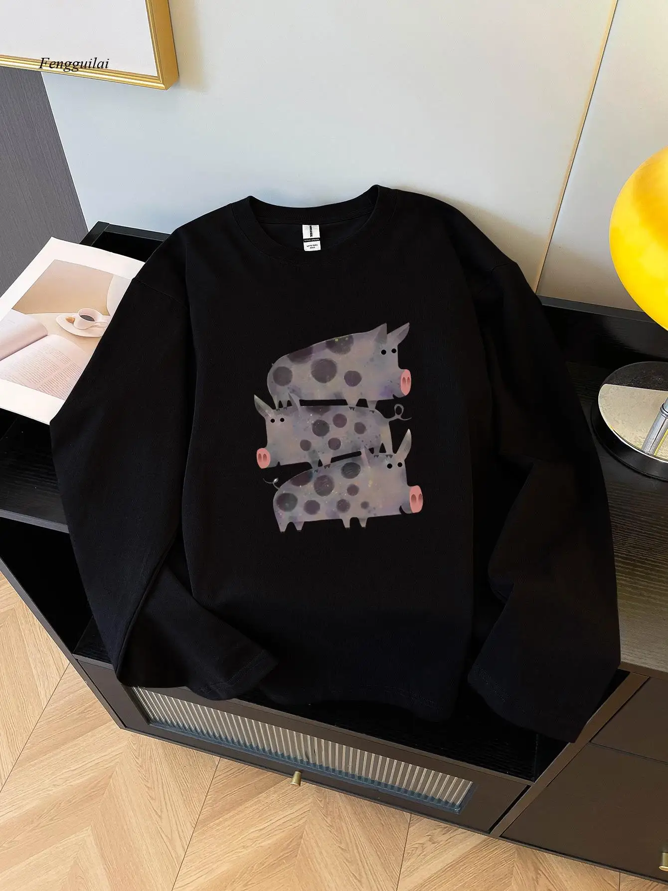 Casual Long Sleeve Crew Neck T-Shirt with Whimsical Cartoon Dog Print, Regular Fit, Autumn Winter Fashion Top
Casual Long Sleeve Crew Neck T-Shirt with Whimsical Cartoon Dog Print, Regular Fit, Autumn Winter Fashion Top
