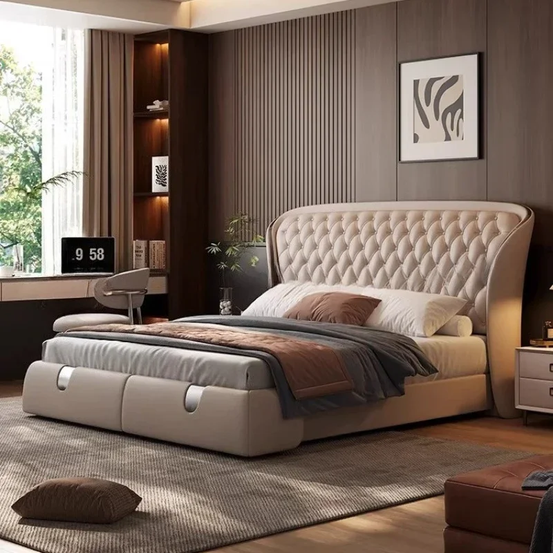 Кровать из натуральной кожи с мягким изголовьем, двуспальная кровать размера King Size, скандинавский дизайн, полностью деревянный каркас, прикроватная тумбочка, комплект мебели для спальни
Кровать из натуральной кожи с мягким изголовьем, двуспальная кровать размера King Size, скандинавский дизайн, полностью деревянный каркас, прикроватная тумбочка, комплект мебели для спальни