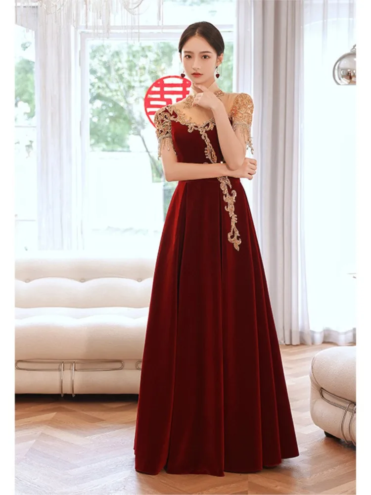New Chinese-style velvet toasting knot simple and elegant dress for ladies 
New Chinese-style velvet toasting knot simple and elegant dress for ladies