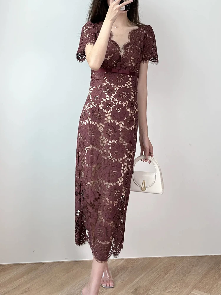 Hollow-out lace V-neck short-sleeved dress, elegant burgundy long dress for women, 2026 Spring new arrival.
Hollow-out lace V-neck short-sleeved dress, elegant burgundy long dress for women, 2026 Spring new arrival.