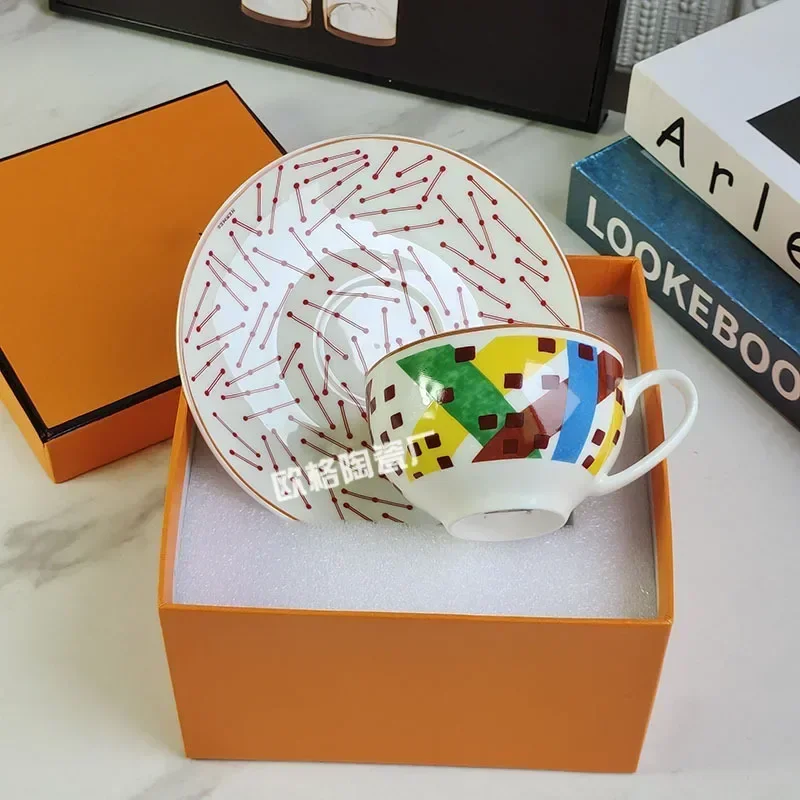 Кофейный сервиз Morandi Color с блюдцем — керамические чашки и тарелки для закусок во французском стиле для послеобеденного чая
Кофейный сервиз Morandi Color с блюдцем — керамические чашки и тарелки для закусок во французском стиле для послеобеденного чая