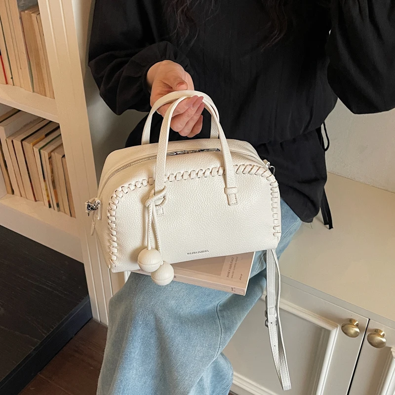 Fashionable Large Capacity Shell Shaped Half Circle Handbag Women's Personalized Woven Single Shoulder Bag Simple Korean Crossbo
Fashionable Large Capacity Shell Shaped Half Circle Handbag Women's Personalized Woven Single Shoulder Bag Simple Korean Crossbo