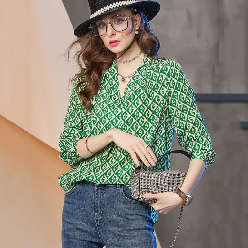 Women Spring Summer Fashion Printing Loose Large Size V-neck 3/4 Sleeve Knitting Shirts Ladies Elegant Simplicity All-match Tops
Women Spring Summer Fashion Printing Loose Large Size V-neck 3/4 Sleeve Knitting Shirts Ladies Elegant Simplicity All-match Tops