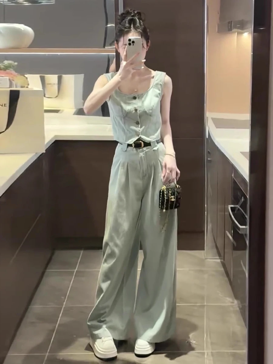 Ретро-комплект из денима в гонконгском стиле для женщин: летний новый комплект из укороченного топа и широких брюк-палаццо в стиле «Spicy Girl»
Ретро-комплект из денима в гонконгском стиле для женщин: летний новый комплект из укороченного топа и широких брюк-палаццо в стиле «Spicy Girl»