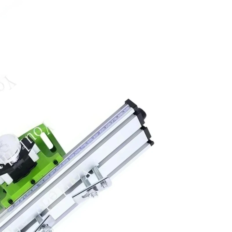 Подходит для бытовых небольших фрезерных станков с поперечными направляющими, многофункциональным мини-мощным крестообразным столом 6300. 
Подходит для бытовых небольших фрезерных станков с поперечными направляющими, многофункциональным мини-мощным крестообразным столом 6300.