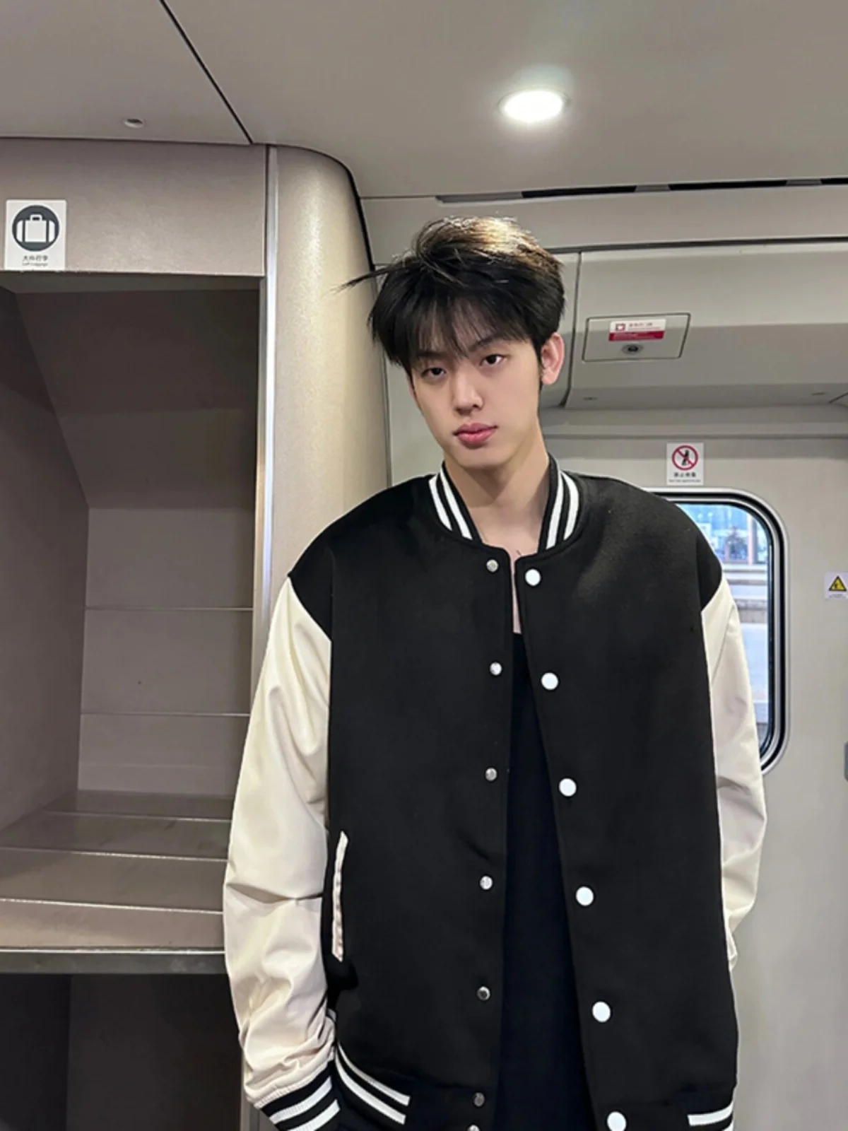 Американская ретро-бейсбольная куртка для мужчин, осенне-зимняя, молодежная, стильная, модная, свободного кроя, из полиэфирного волокна
Американская ретро-бейсбольная куртка для мужчин, осенне-зимняя, молодежная, стильная, модная, свободного кроя, из полиэфирного волокна