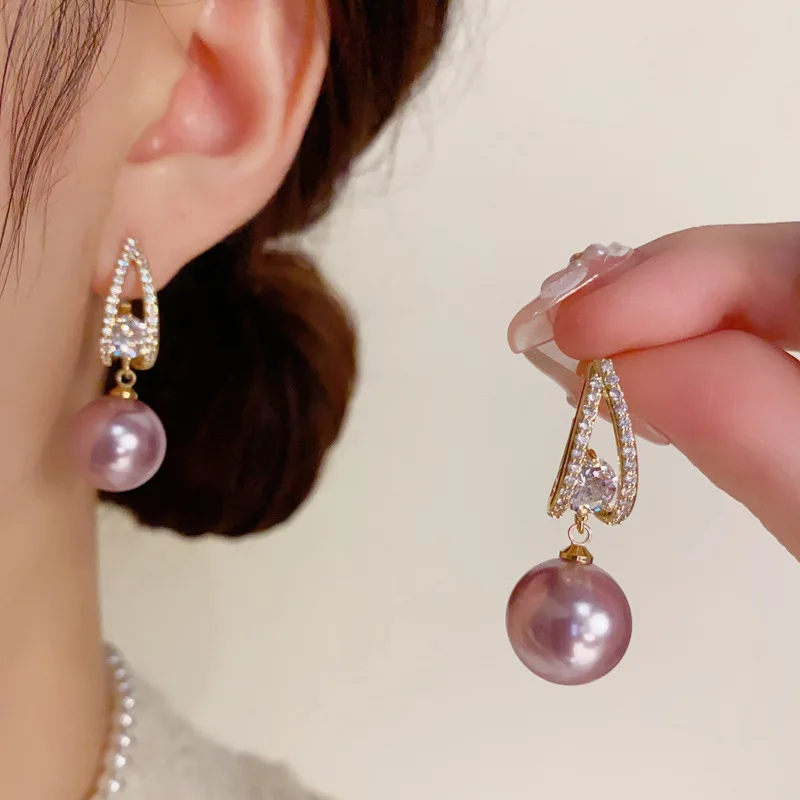 Design Luxury Premium Zircon Water Drop Purple Pearl Earrings Exquisite Fashion Versatile Super Flash Ear Jewelry
Design Luxury Premium Zircon Water Drop Purple Pearl Earrings Exquisite Fashion Versatile Super Flash Ear Jewelry