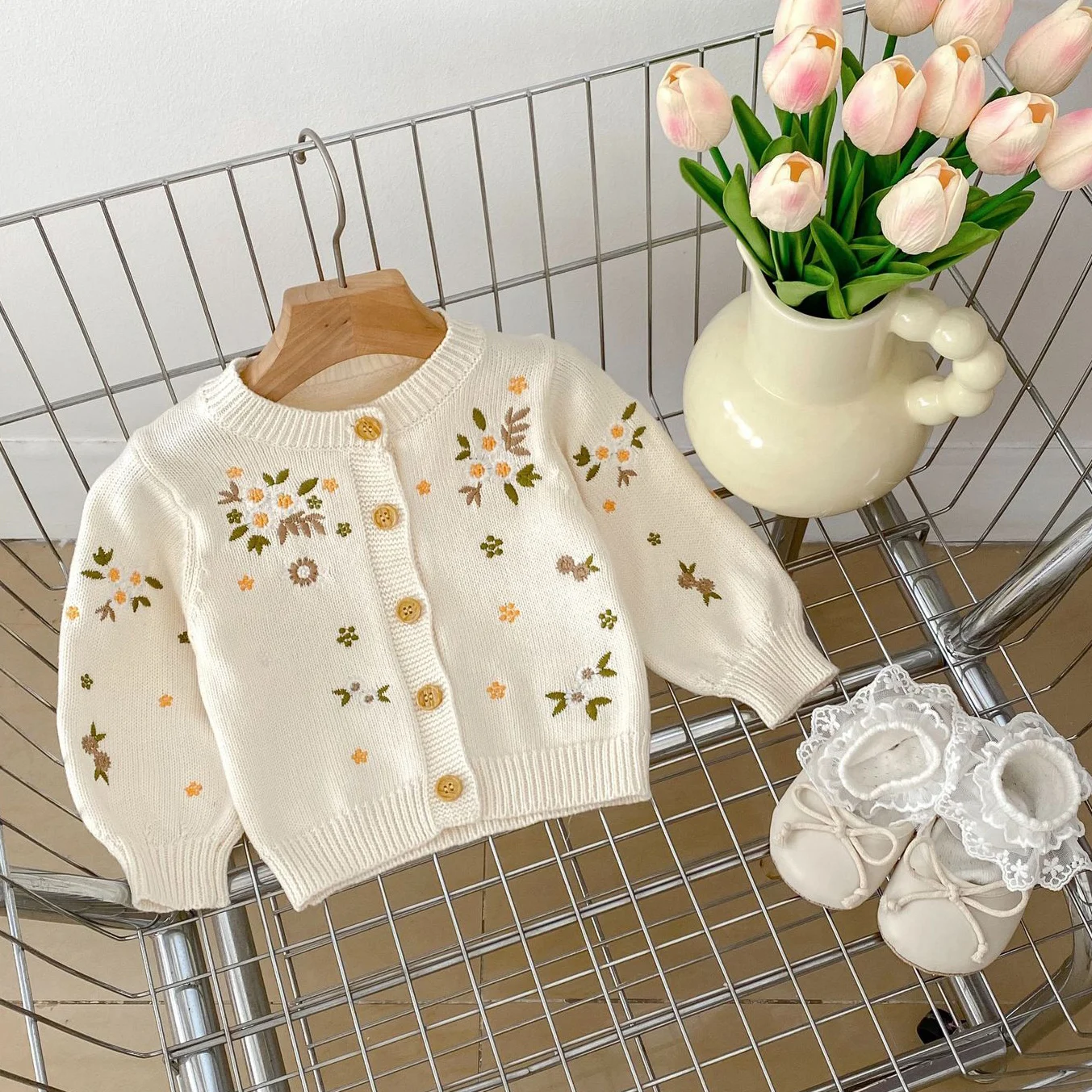 Свитер с цветочным узором для маленьких девочек, кардиган, зимне-осенняя одежда для новорожденных, трикотажное пальто с длинными рукавами и цветочной вышивкой, вязаный топ
Свитер с цветочным узором для маленьких девочек, кардиган, зимне-осенняя одежда для новорожденных, трикотажное пальто с длинными рукавами и цветочной вышивкой, вязаный топ