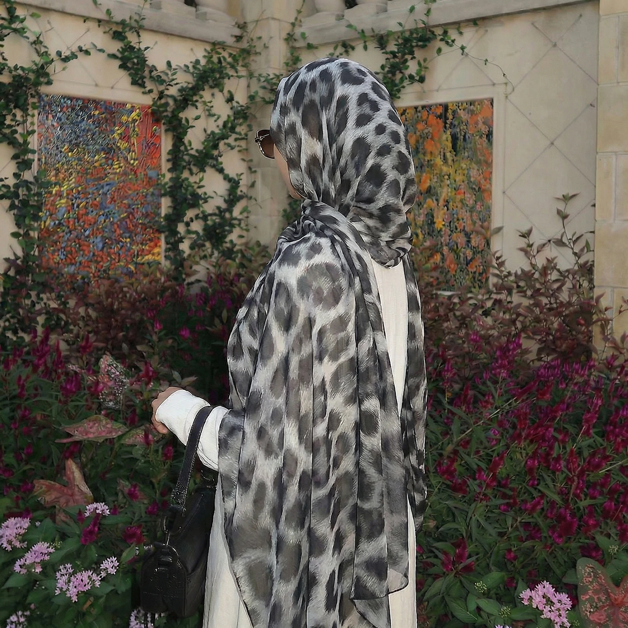 2026 Sunscreen Voile Thin Women Scarf Summer Hijab Classic Leopard Print Scarves Soft Lady Foulard Viscose Female Wrap Shawls
2026 Sunscreen Voile Thin Women Scarf Summer Hijab Classic Leopard Print Scarves Soft Lady Foulard Viscose Female Wrap Shawls
