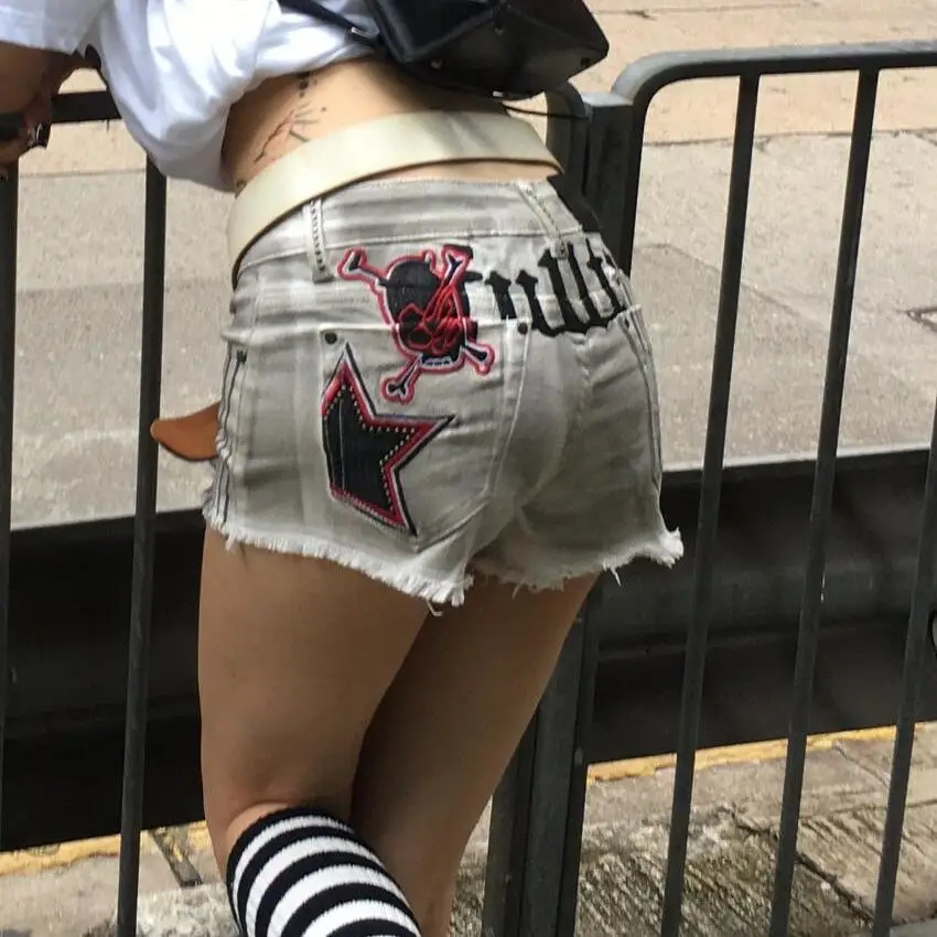 American Vintage High Street Spicy Girl Low Waisted Denim Shorts 2025 Summer New Skull Embroidery Y2k Shorts Women Ropa Mujer
American Vintage High Street Spicy Girl Low Waisted Denim Shorts 2025 Summer New Skull Embroidery Y2k Shorts Women Ropa Mujer