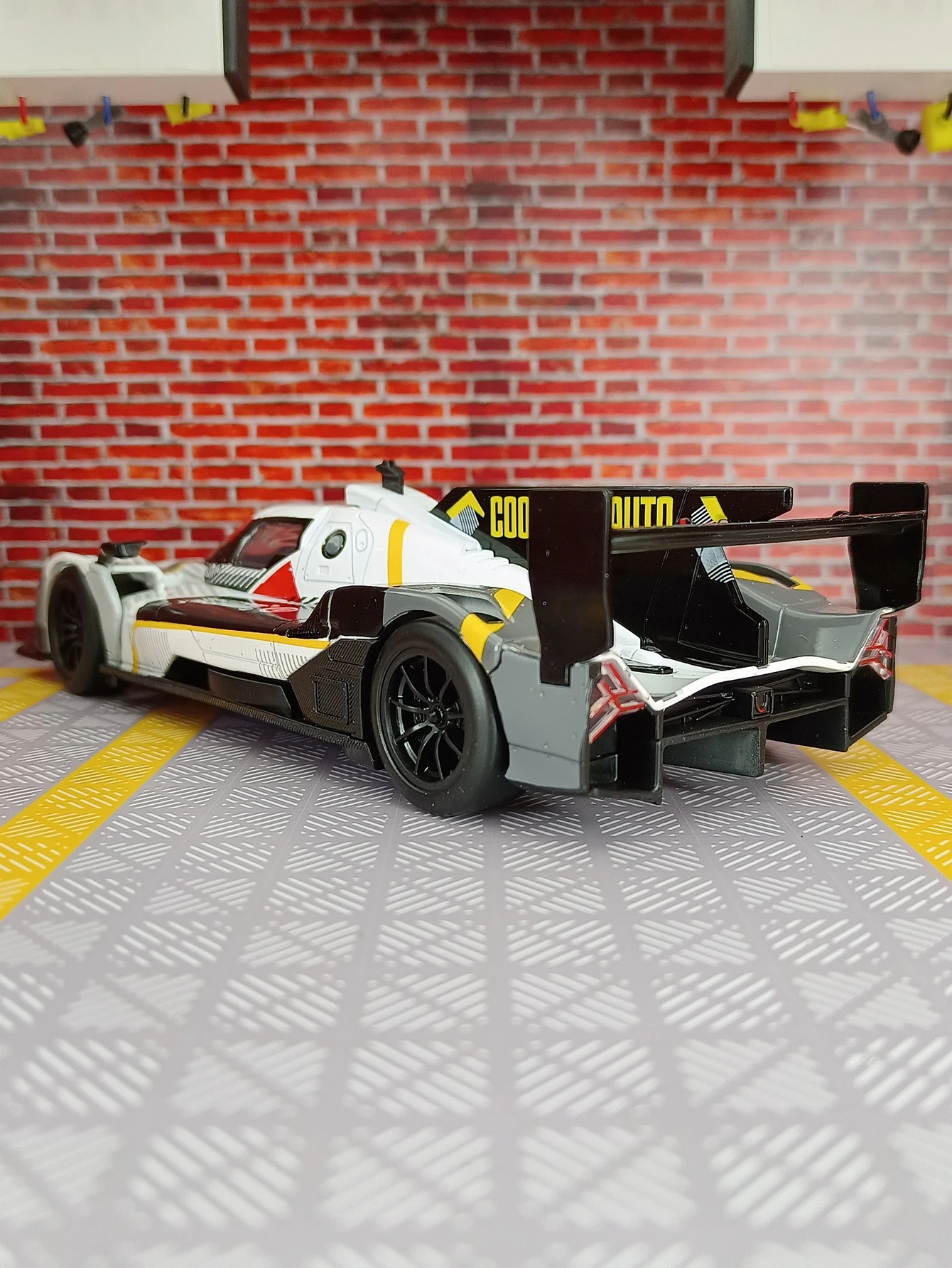 CCA 1:24 BMW M HYBRID V8 из сплава, модель спортивного автомобиля, украшения для мальчиков, игрушечный автомобиль, подарок на день рождения, тонкое качество изготовления и хорошее качество 
CCA 1:24 BMW M HYBRID V8 из сплава, модель спортивного автомобиля, украшения для мальчиков, игрушечный автомобиль, подарок на день рождения, тонкое качество изготовления и хорошее качество