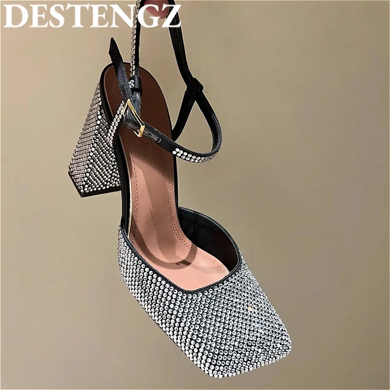 Crystal High Heels Women's Samdals Square Toe Shoes Slingback 2025 New Luxury Summer Party Chunky Fashion Dress Pumps Sandalias
Crystal High Heels Women's Samdals Square Toe Shoes Slingback 2025 New Luxury Summer Party Chunky Fashion Dress Pumps Sandalias