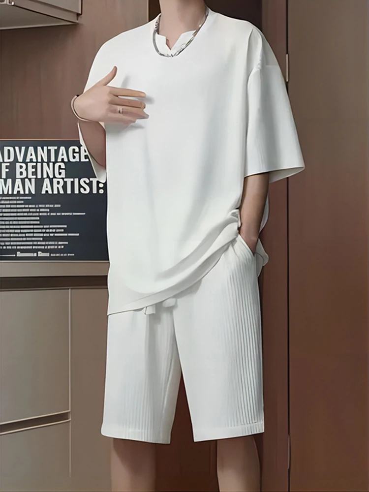 Белый комплект из ледяного шелка с V-образным вырезом и коротким рукавом для мужчин: летний, свободный крой, быстросохнущий, повседневный спортивный костюм с эластичными шортами, размер для подростков
Белый комплект из ледяного шелка с V-образным вырезом и коротким рукавом для мужчин: летний, свободный крой, быстросохнущий, повседневный спортивный костюм с эластичными шортами, размер для подростков