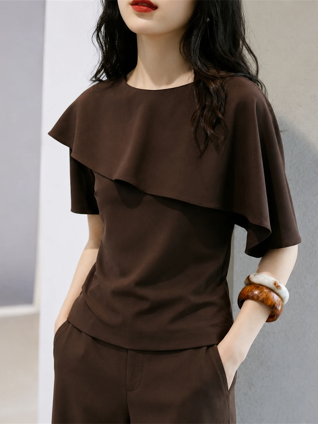 Minimalist round Neck Pullover T-Shirt Korean Style Unique Design Anti-Aging Summer 2026 Silk Women's Top Small Shirt
Minimalist round Neck Pullover T-Shirt Korean Style Unique Design Anti-Aging Summer 2026 Silk Women's Top Small Shirt