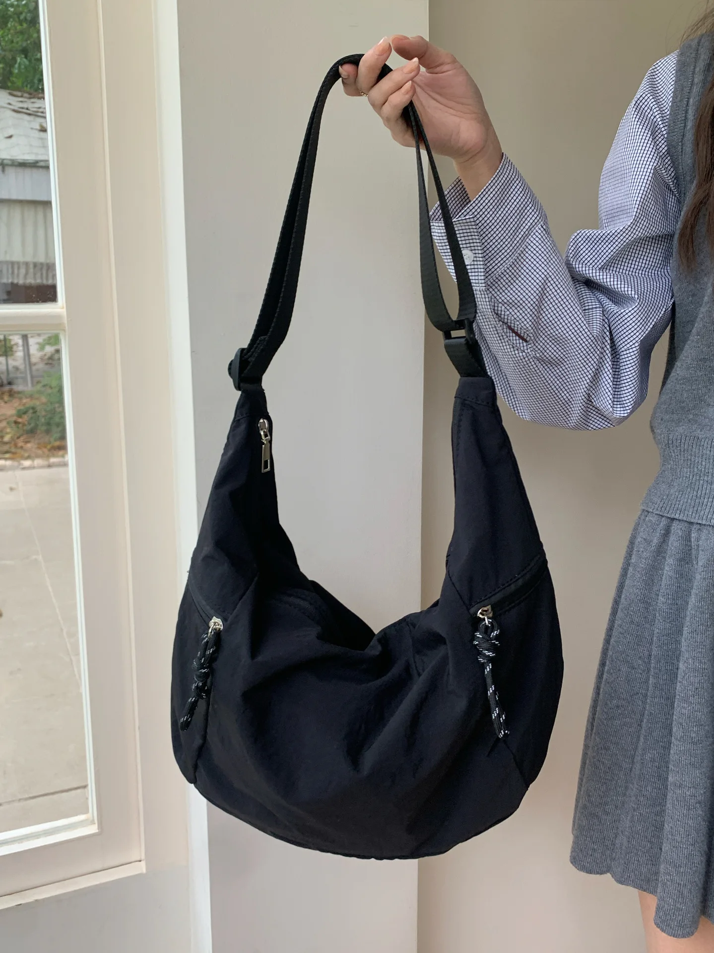 Lazy style nylon bag for women 2025 new style crossbody fashionable, lightweight, versatile, large capacity shoulder bag
Lazy style nylon bag for women 2025 new style crossbody fashionable, lightweight, versatile, large capacity shoulder bag