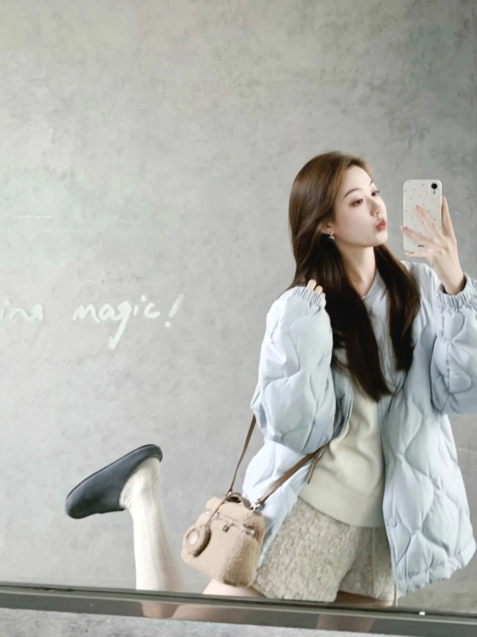 Легкая стеганая хлопковая куртка женская зимняя корейская мягкая бейсбольная куртка на одной пуговице синего цвета
Легкая стеганая хлопковая куртка женская зимняя корейская мягкая бейсбольная куртка на одной пуговице синего цвета